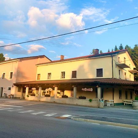 Gostisce Stari Grad Ξενοδοχείο Senozece Εξωτερικό φωτογραφία